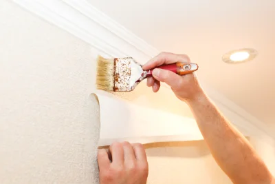 Pose de papier peint aux Déserts — revêtements muraux et toiles de verre
